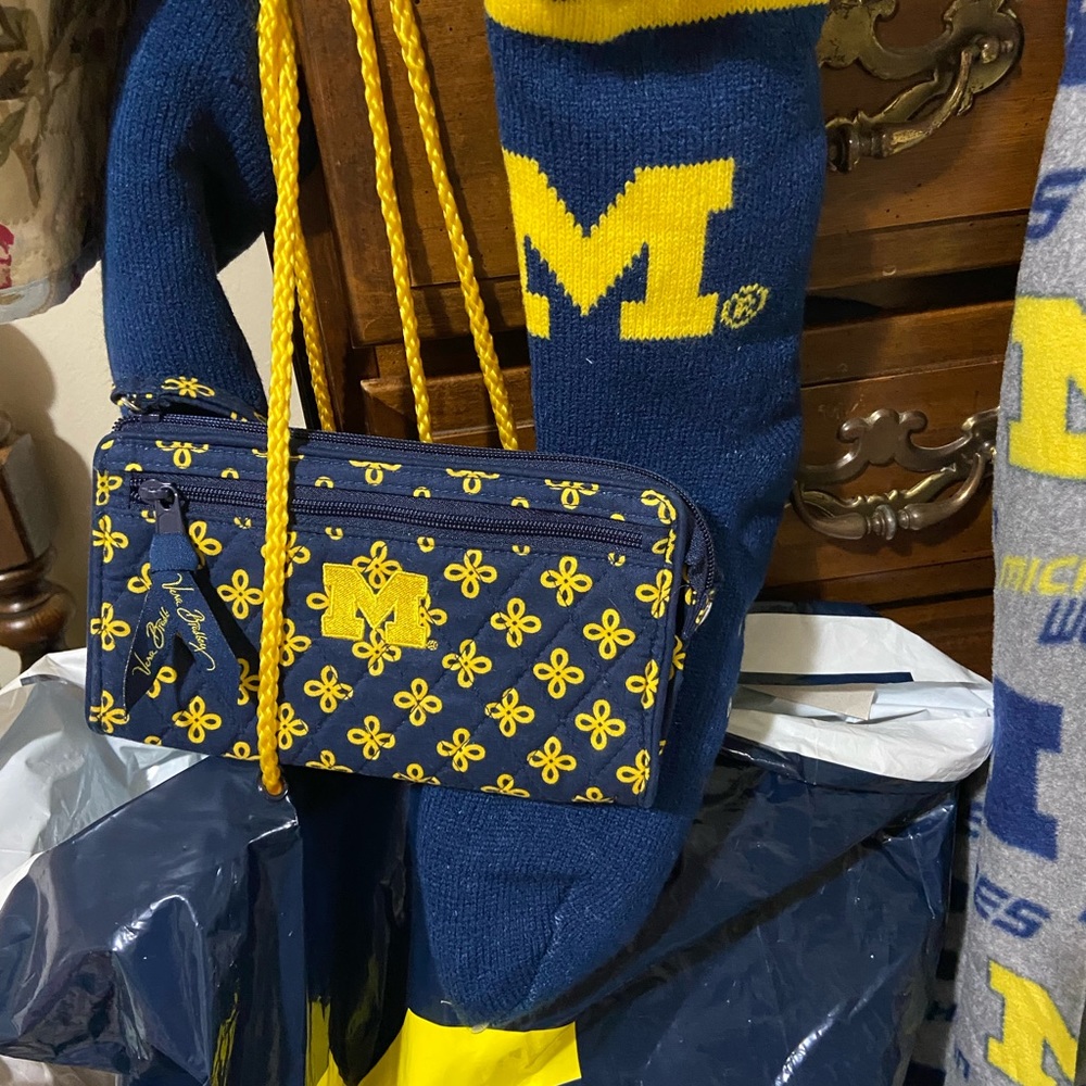 UofM bundle ! Bootie socks, with matching wallet.
